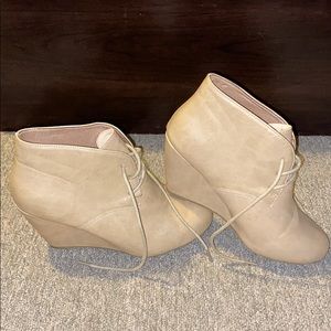 Bella Marie tan booties
